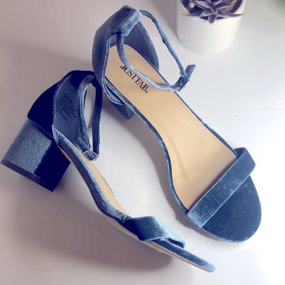 DONATED 💙 JUSTFAB - Sanoura Velvet Low Block Heel Sandal - Picture 5 of 9